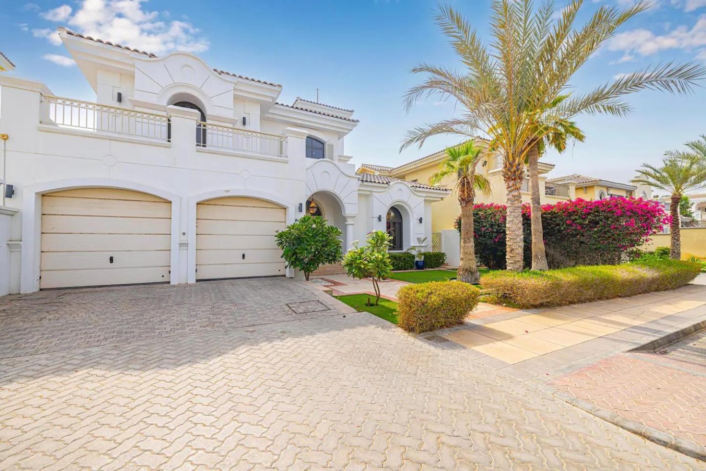 Contemporary With Stunning View Of The Sea Dubai